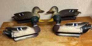 lot 524 image: Four Carry-lite Duck Decoys