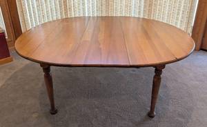 lot 404 image: Vintage Drop Leaf Dining Table