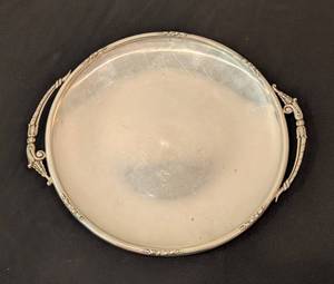 lot 124 image: Michael Fina Sterling Silver Serving Dish