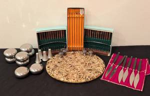 lot 409 image: Assorted Vintage Servingware