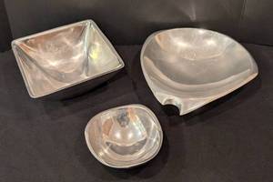 lot 424 image: Three Nambe Aluminum Serving Bowls