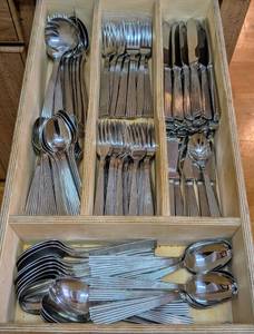 lot 430 image: Towle Ionic Stainless Steel Flatware