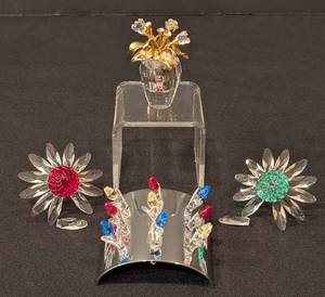 lot 435 image: Assorted Swarovski Crystal Flowers