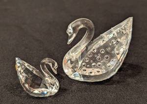 lot 461 image: Pair of Swarovski Crystal Swan Figurines