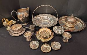 lot 466 image: Assorted Vintage Silver Plated Servingware