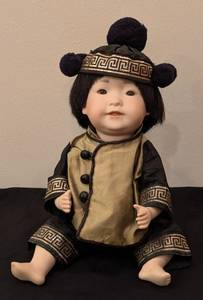 lot 479 image: Vintage Chinese Porcelain Doll