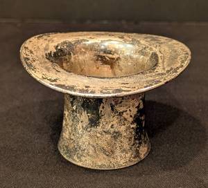 lot 485 image: Reed and Barton Sterling Silver Top Hat Toothpick Holder