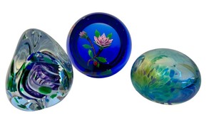 lot 459 image: Three Art Glass Artisan Handblown Paperweights