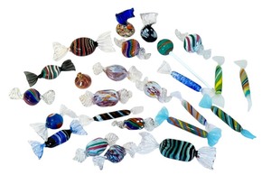 lot 456 image: Variety of Art Glass Candies