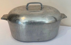 lot 380A image: Vintage Wagner Ware Magnalite 4265 Roasting Pan