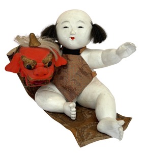 lot 46 image: Vintage Japanese Seated Gosno Ningyo Doll