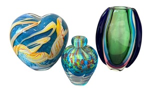 lot 321 image: Three Small Art Glass Vases