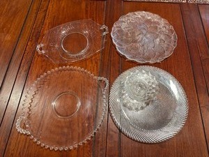 lot 582 image: Four Vintage Glass Serving Platters including a 14 Candlewick Platter