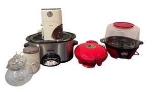 lot 577H image: Kitchen Essentials including a Rival Smart Pot