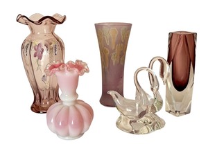 lot 568 image: Assorted Glass Vases and Crystal Swan Figurine