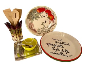 lot 573H image: Kitchen Finds including a Williams Sonoma Large Bowl