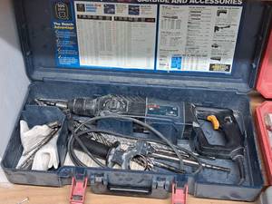 lot 17 image: Bosch Bulldog Roto-Hammer Hammer Drill 11224VSR with Case