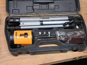 lot 21 image: Johnson Laser Scope 40-0912 with Tripod and Case