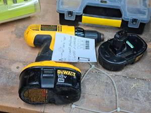 lot 27 image: DeWalt 18V 12 DrillDriver DC759 with (2) Batteries