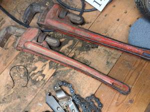 lot 42 image: Lot of (2) 18 Pipe Wrenches