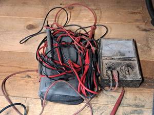 lot 46 image: Micronta Voltage Meter 22-201U with Extra Meter Cables