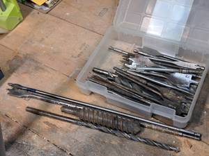 lot 51 image: Assorted Boring Bits with Plastic Organizer