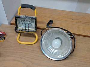 lot 72 image: Lot of (2) Shop Work Lights