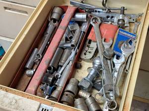 lot 107 image: Assorted Hand Tools - Starrett No. S579 Set of four Telescopic Gages, Sockets, Wrenches, Metal Tool Tray