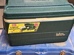 lot 130 image: Igloo Legend 40 Combo Plastic Chest Cooler (New )