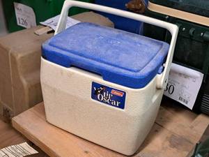 lot 137 image: Coleman Lil Oscar Personal Cooler