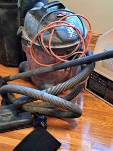 lot 152 image: Shop-Vac Quiet Deluxe Series 8-Gallon 3.5-HP WetDry Vac with Hoses and Accessories