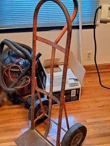 lot 153 image: 2-wheel Hand Truck