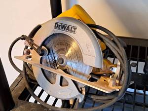 lot 160 image: DeWalt 7-14 Circular Saw DWE575