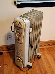 lot 169 image: Flow Pro Oil Filled Radiator Space Heater  Wheeled 04051