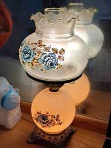lot 215 image: Oil Lamp Table Lamp