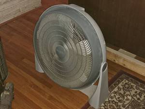 lot 207 image: Aerospeed 18 Floor Fan