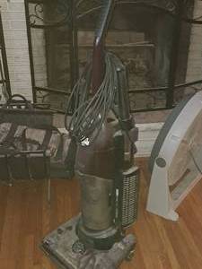 lot 206 image: Dirt Devil Household Upright Canister Vacuum