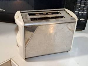 lot 225 image: Toastmaster Household 2-slicer Toaster