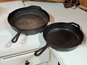 lot 230 image: Lot of (2) Cast Iron Skillets - 10 and 12