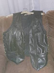 lot 252 image: FMC Size 38 Mens Leather Vest