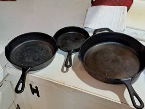 lot 229 image: Lot of (3) Kookantage Cast Iron Skillets - 6, 8 and 10