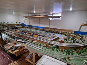 lot 8 image: Train Set - Train Cars, Structures, Track, Controllers and Wiring