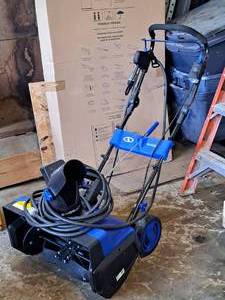 lot 7B image: Snow Joe 21 15 Amp Electric Snow Thrower SJ625E