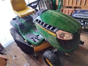 lot 4 image: John Deere E150 100 Series 48 Rider Lawn Mower