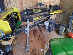 lot 6 image: Brute 35-Ton Briggs & Stratton Gas Log Splitter  Trailered