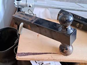 lot 258 image: Dual-Ball Trailer Hitch - 2 & 2-516 - with Hitch Pin