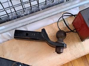 lot 259 image: Hitchmaster 6000-lbs Trailer Hitch with 2-516 Ball