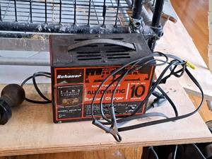 lot 260 image: Schauer Farm & Home Six Twelve Solid State Automatic 10 Amp Battery Charger