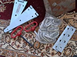 lot 263 image: Hardware - Bag of Carabiner Clips, Exterior Gate Hinges (x2), Metal Brackets (x2), Hitch Pins (x2)