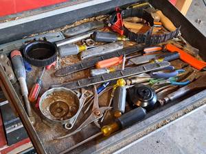 lot 284 image: Assorted Hand Tools - Pliers, Screwdrivers, Filter Wrenches, Box Cutters, Small Level